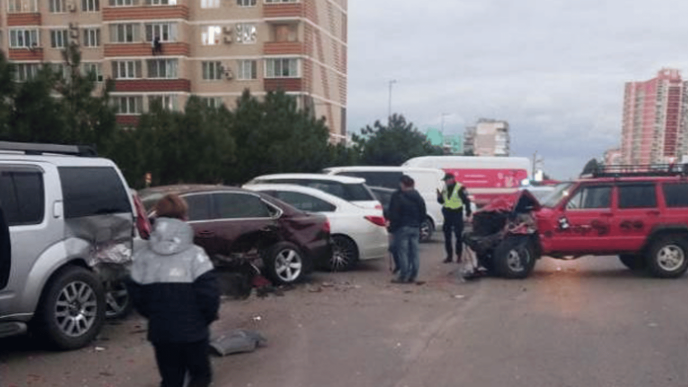 У Чорноморську ДТП - підліток на авто протаранив шість машин