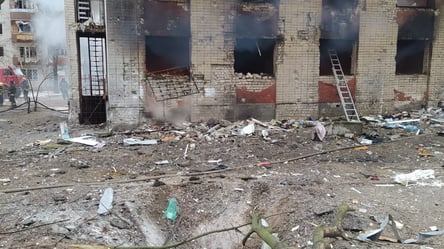 В Чернигове обстреляли девятиэтажное здание: есть жертвы. Фото - 285x160