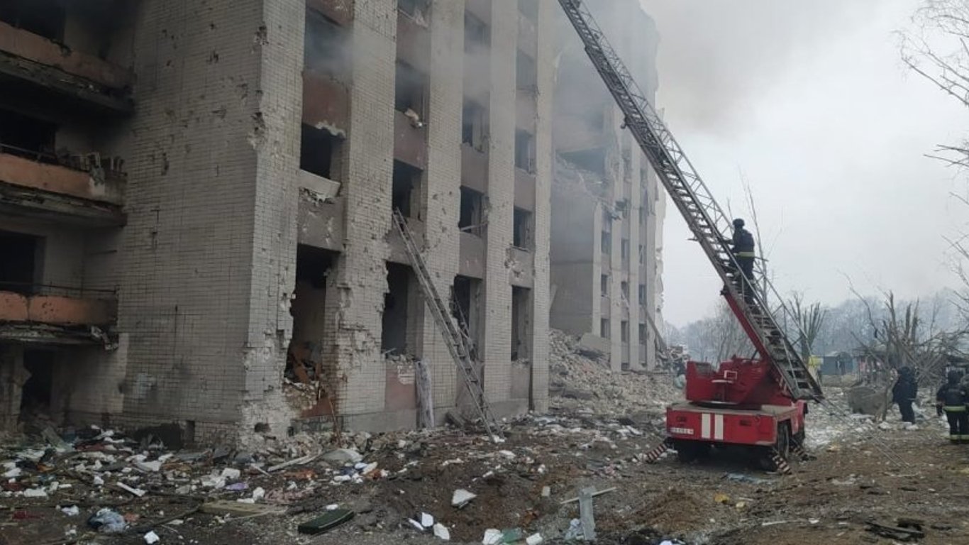 В Чернигове оккупанты обстреляли общежитие - есть погибшие