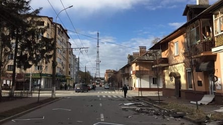 У Чернігові російські загарбники вкотре обстріляли житлові будинки та інфраструктуру: загинули 10 людей - 285x160