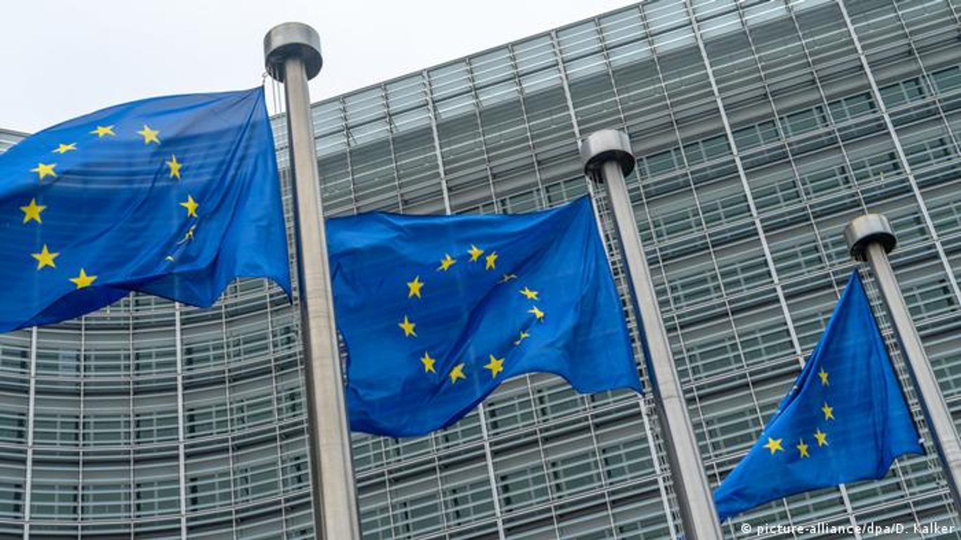 Виключення Росії від SWIFT і замороження активів в ЄС: у Європарламенті прийняли резолюцію