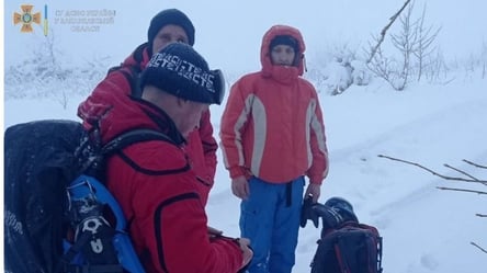 В Карпатах третьи сутки ищут мужчину, который потерялся во время катания на снегоходах - 285x160