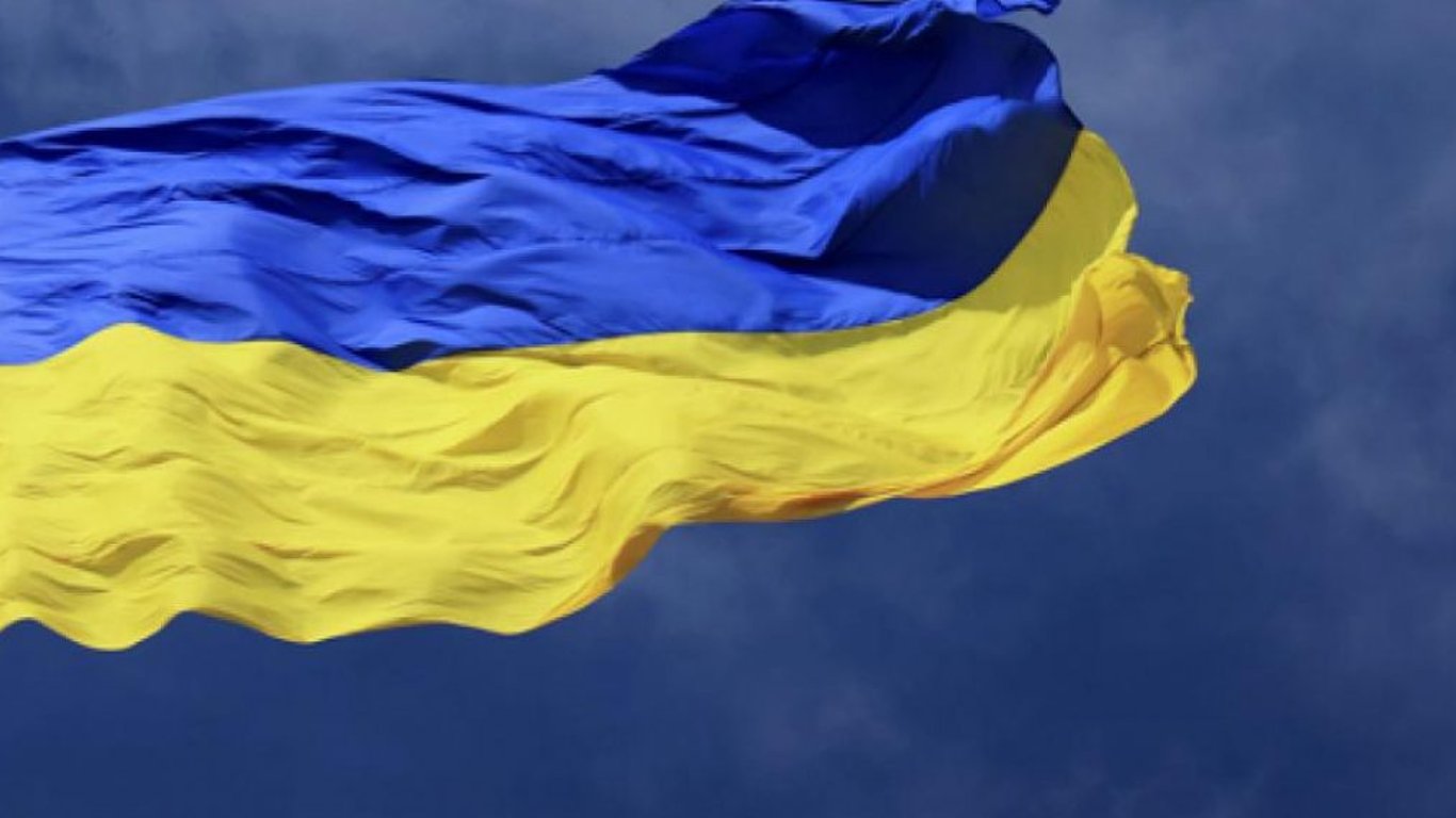 В Харькове ветер разорвал главный флаг городов