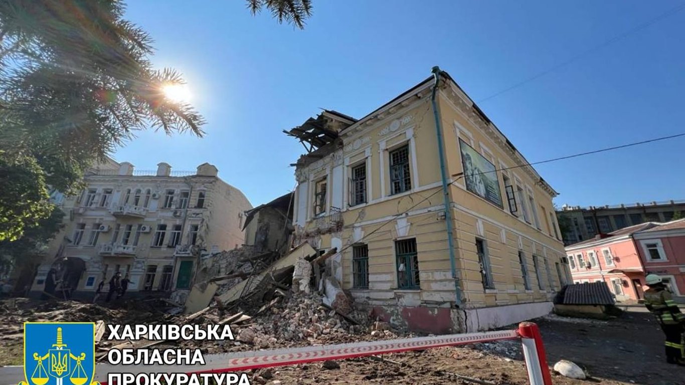 Российские военные обстреляли памятник архитектуры Харькова.