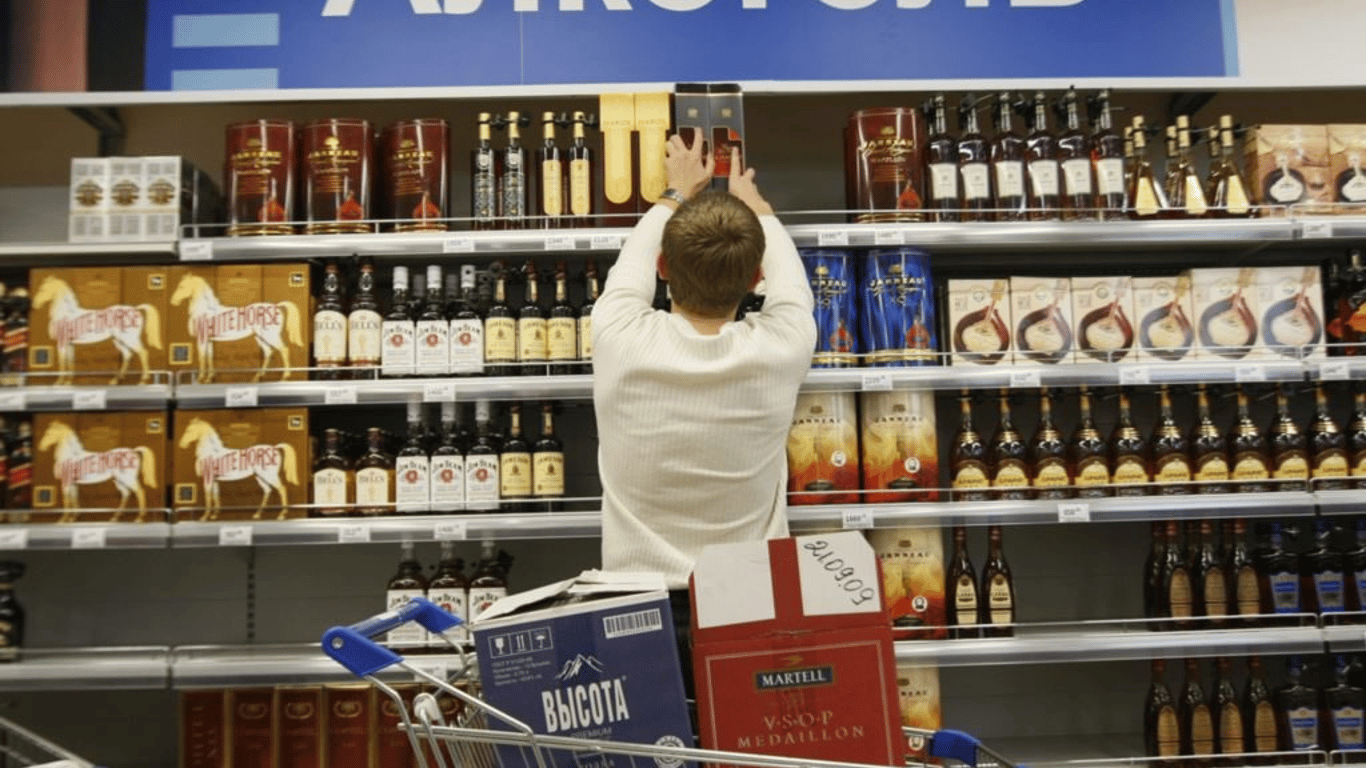 В Киеве могут отменить запрет на продаж алкоголя ночью