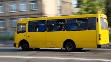 В Киеве у маршрутки во время движения отпало колесо. Фото - 285x160