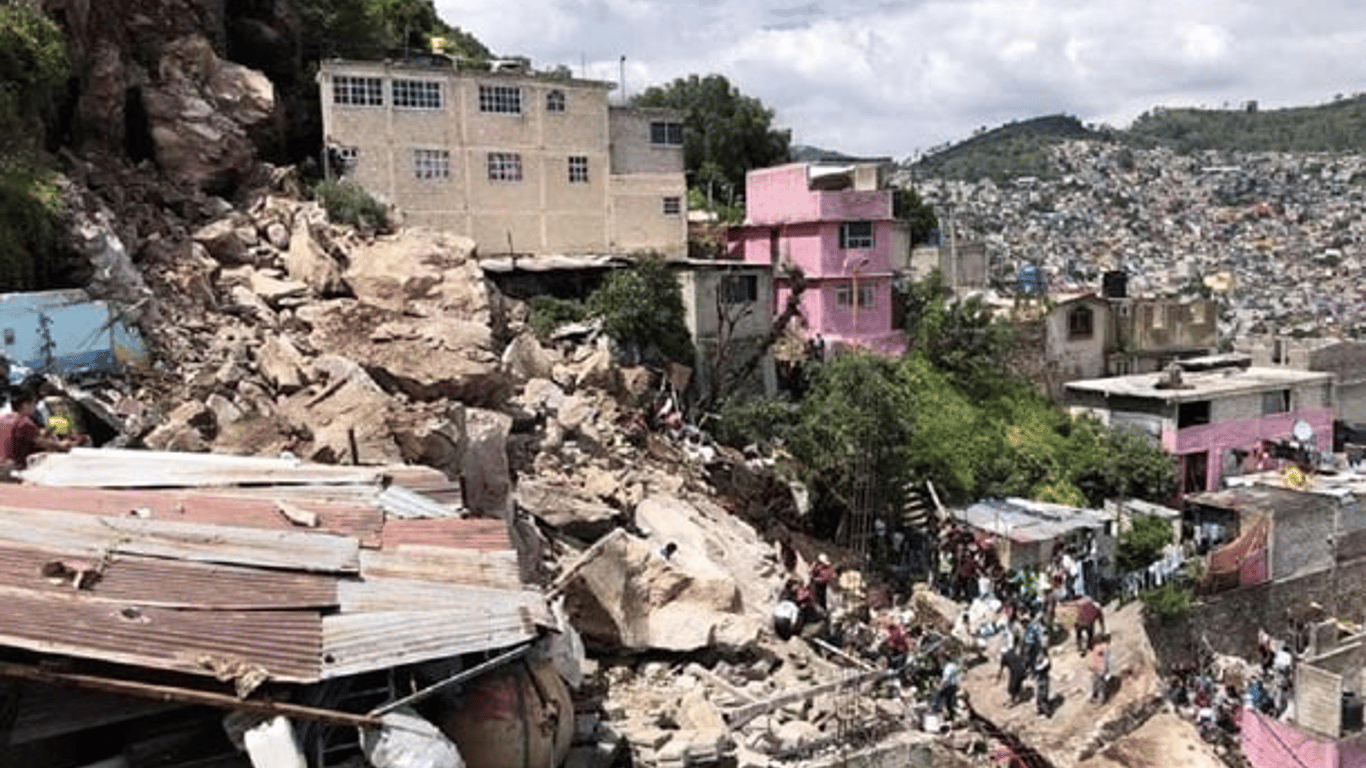 У Мексиці скеля обвалилася на житлові будинки