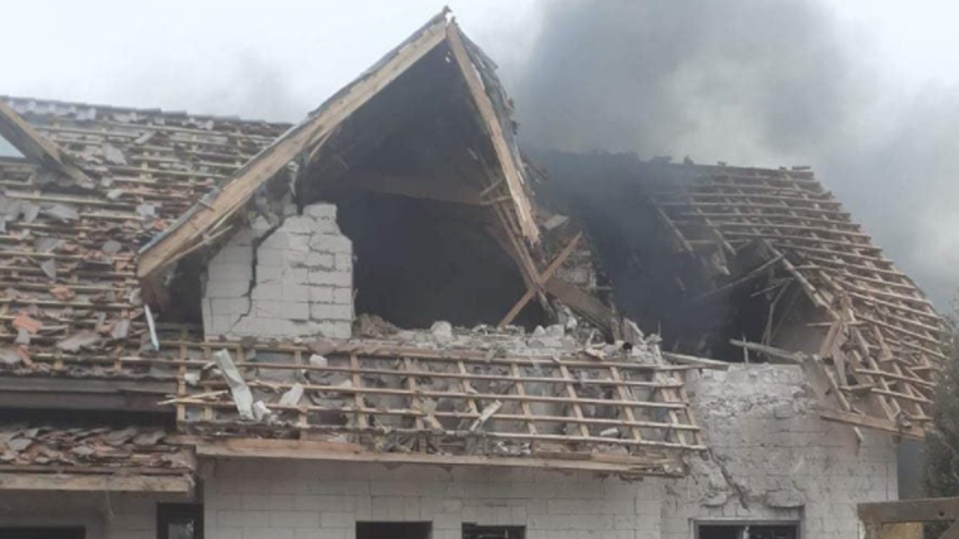 Мелітополь - окупанти обстріляли і зруйнували житлові будинки