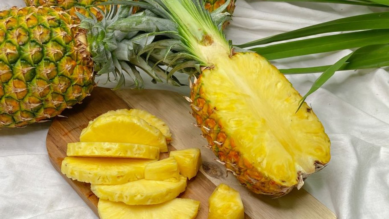 В одесских супермаркетах ананасы можно купить дешевле, чем капусту