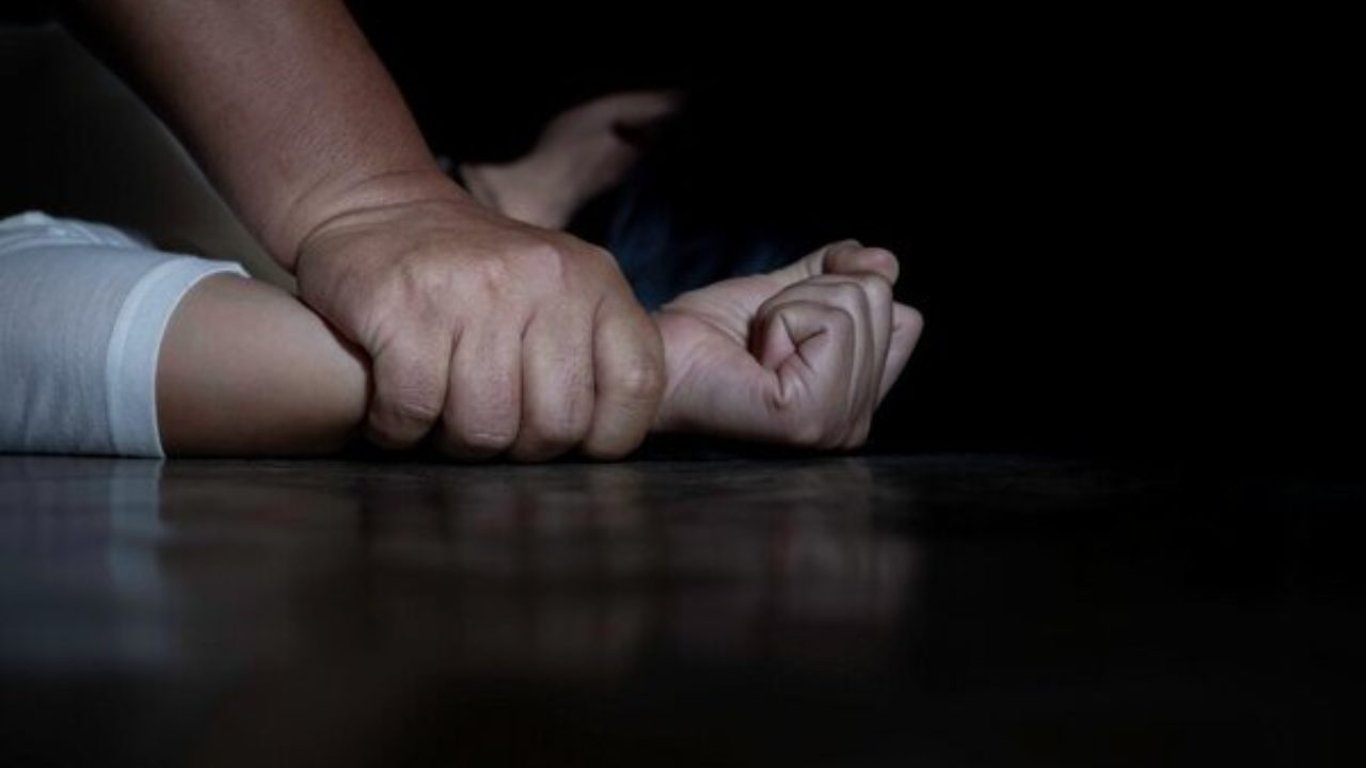 В Одесі чоловік зґвалтував 10 неповнолітніх дівчат
