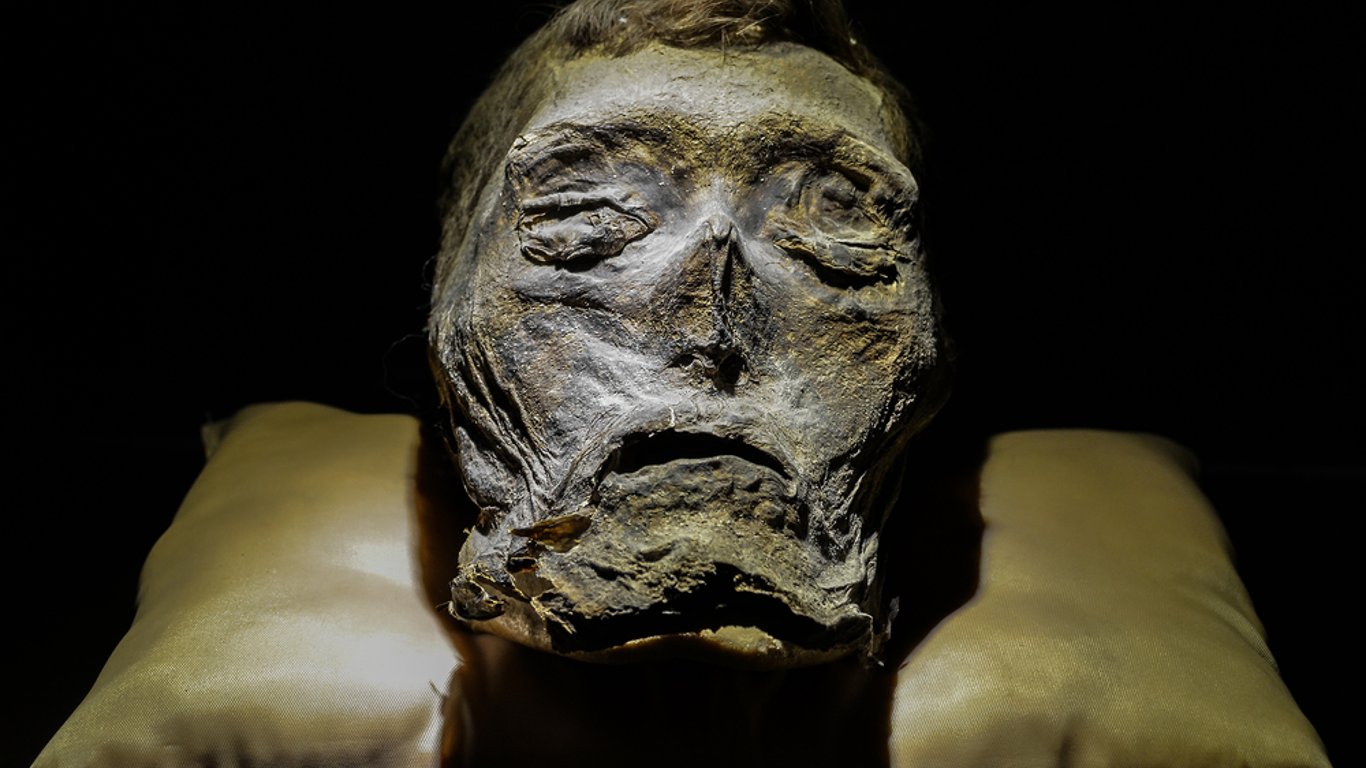 В Одессе на чердаке жилого дома обнаружили мумифицированный труп