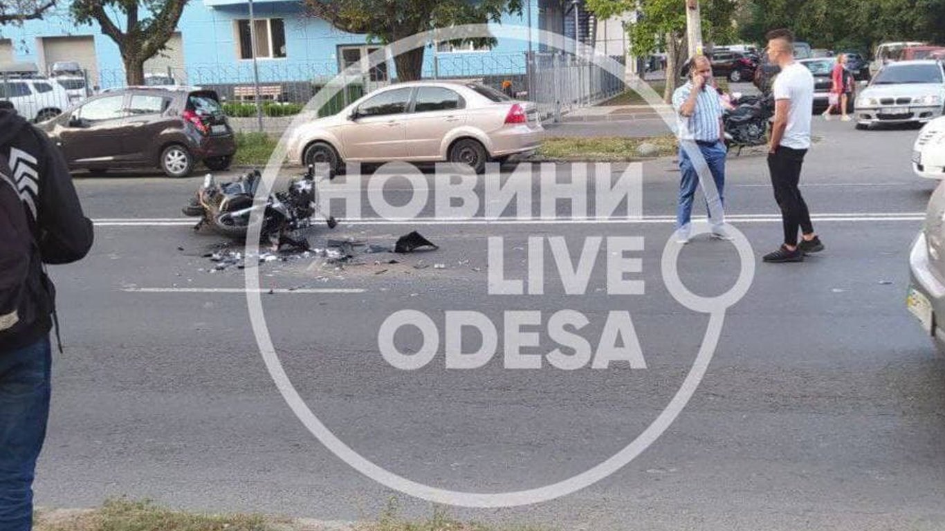 На Черемушках в Одессе произошло ДТП с пострадавшими - Видео