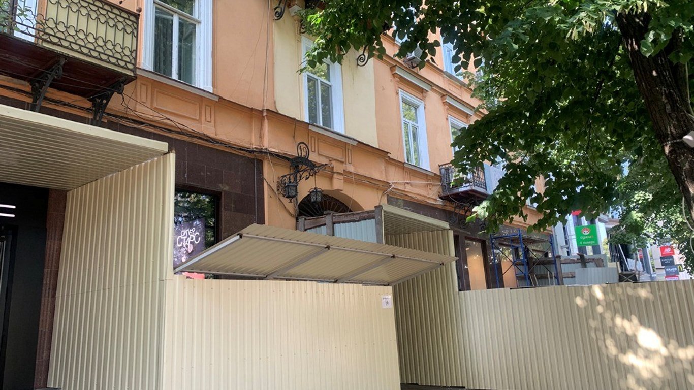 На Дерибасовской, 19 отреставрируют фасад дома почти за 4 миллиона гривен.