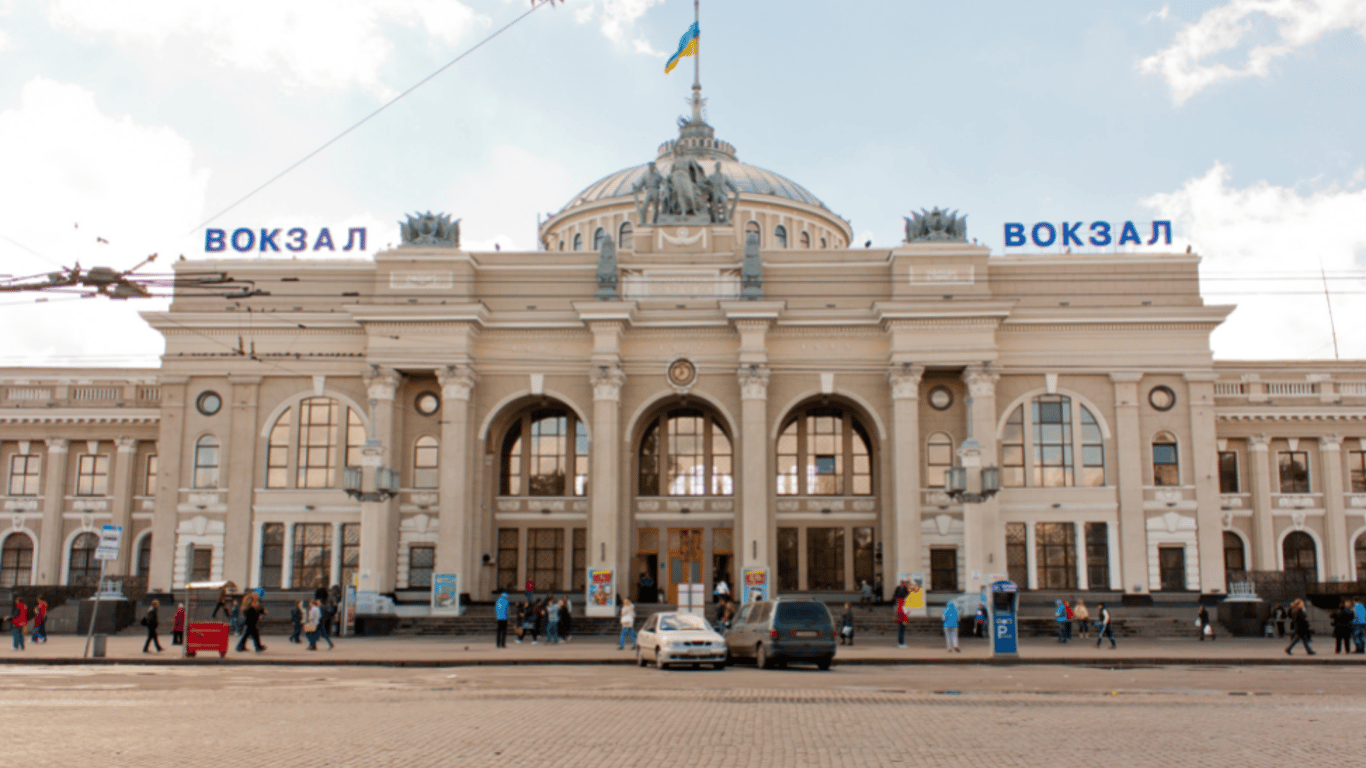 В Одесі почали вакцинувати прямо на залізничному вокзалі