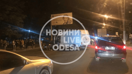 В Одесі вночі сталася потрійна ДТП, яка заблокувала рух машин. Фото, відео - 285x160