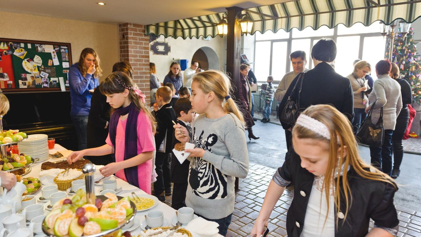В Одесі батьків закликали відмовитися від "солодких столів" в школах