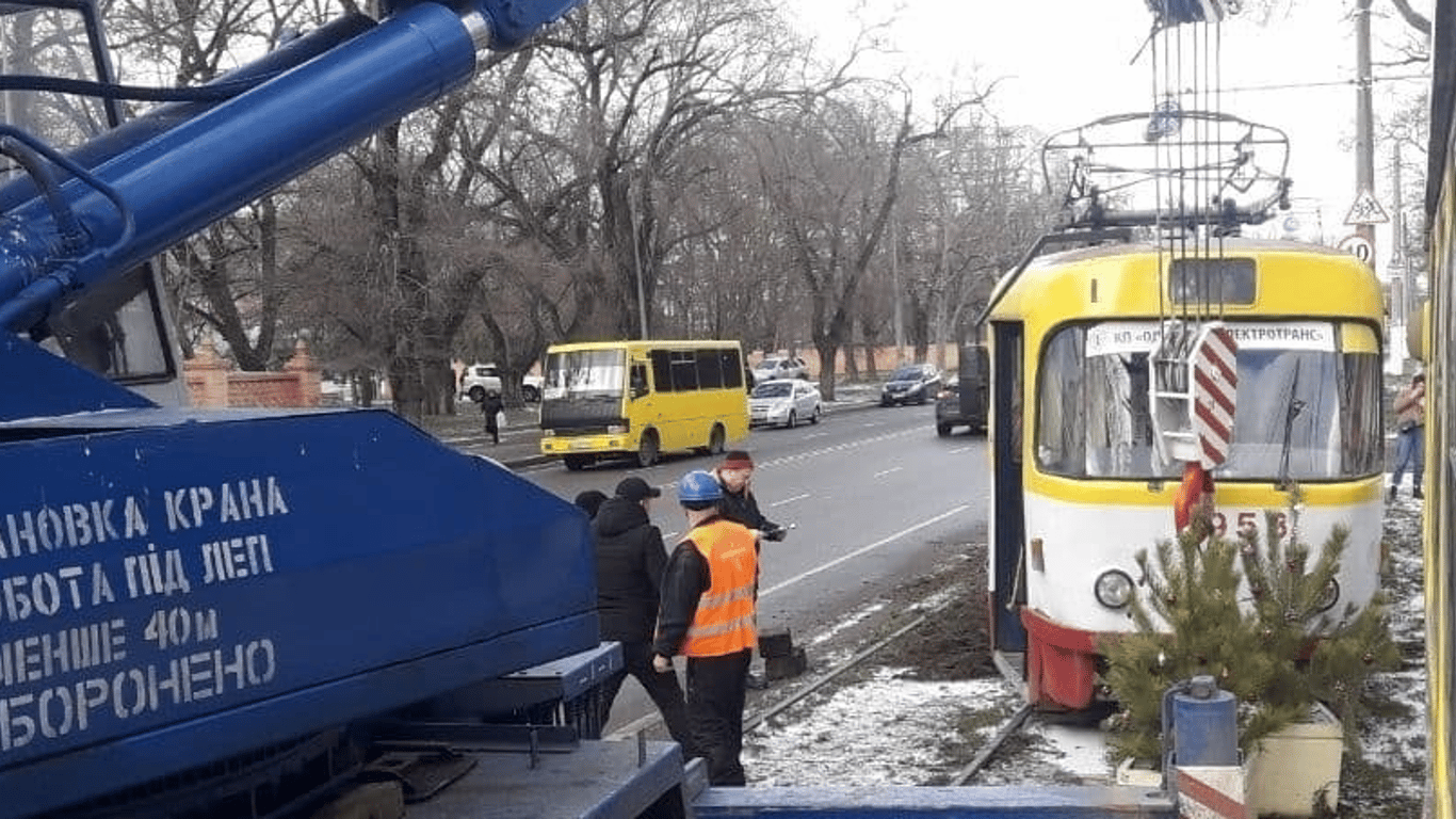 На 6-й станции Большого фонтана с рельсов сошел трамвай - Новости Одессы