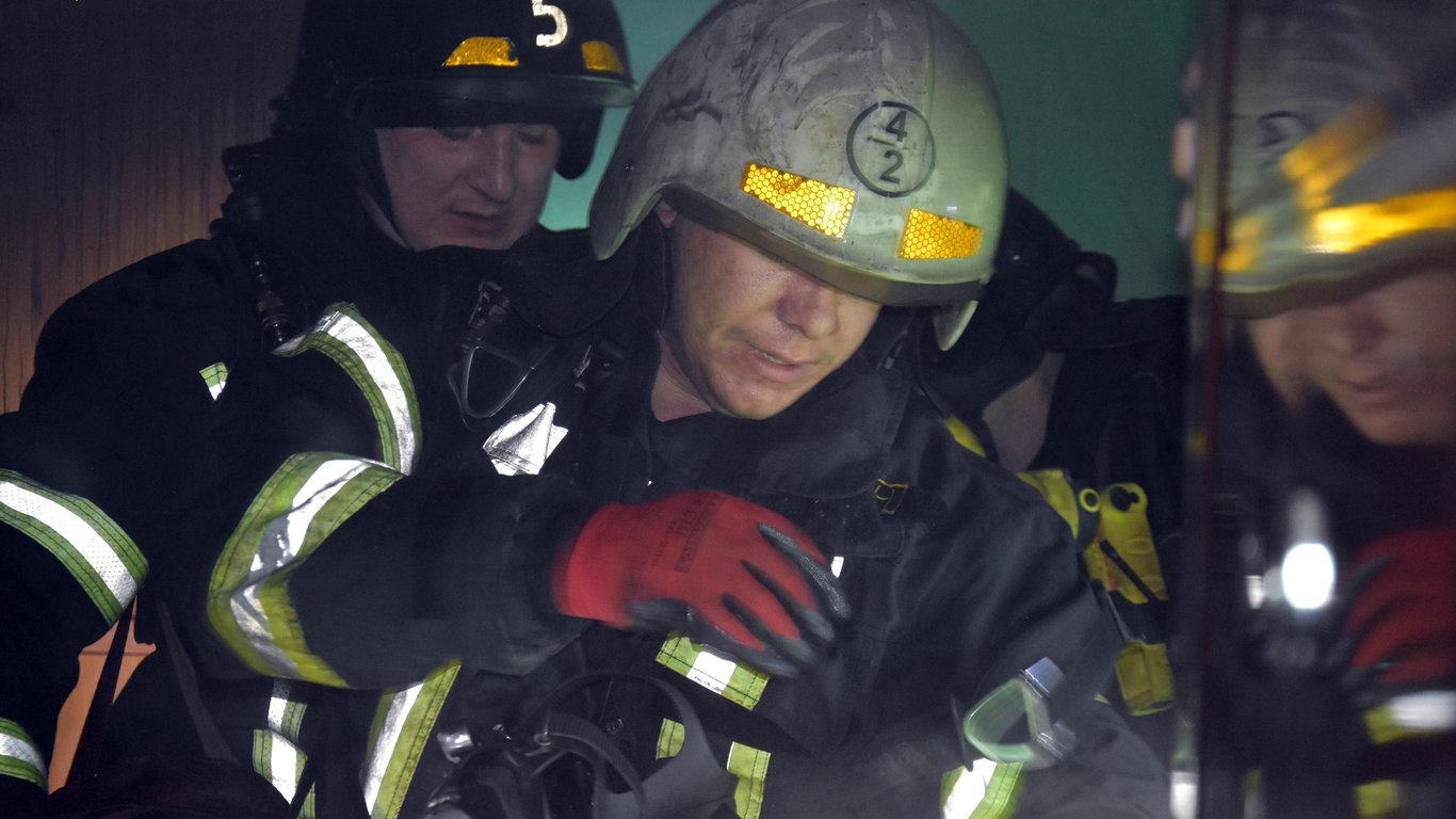 В Одессе тушили пожар на девятом этаже