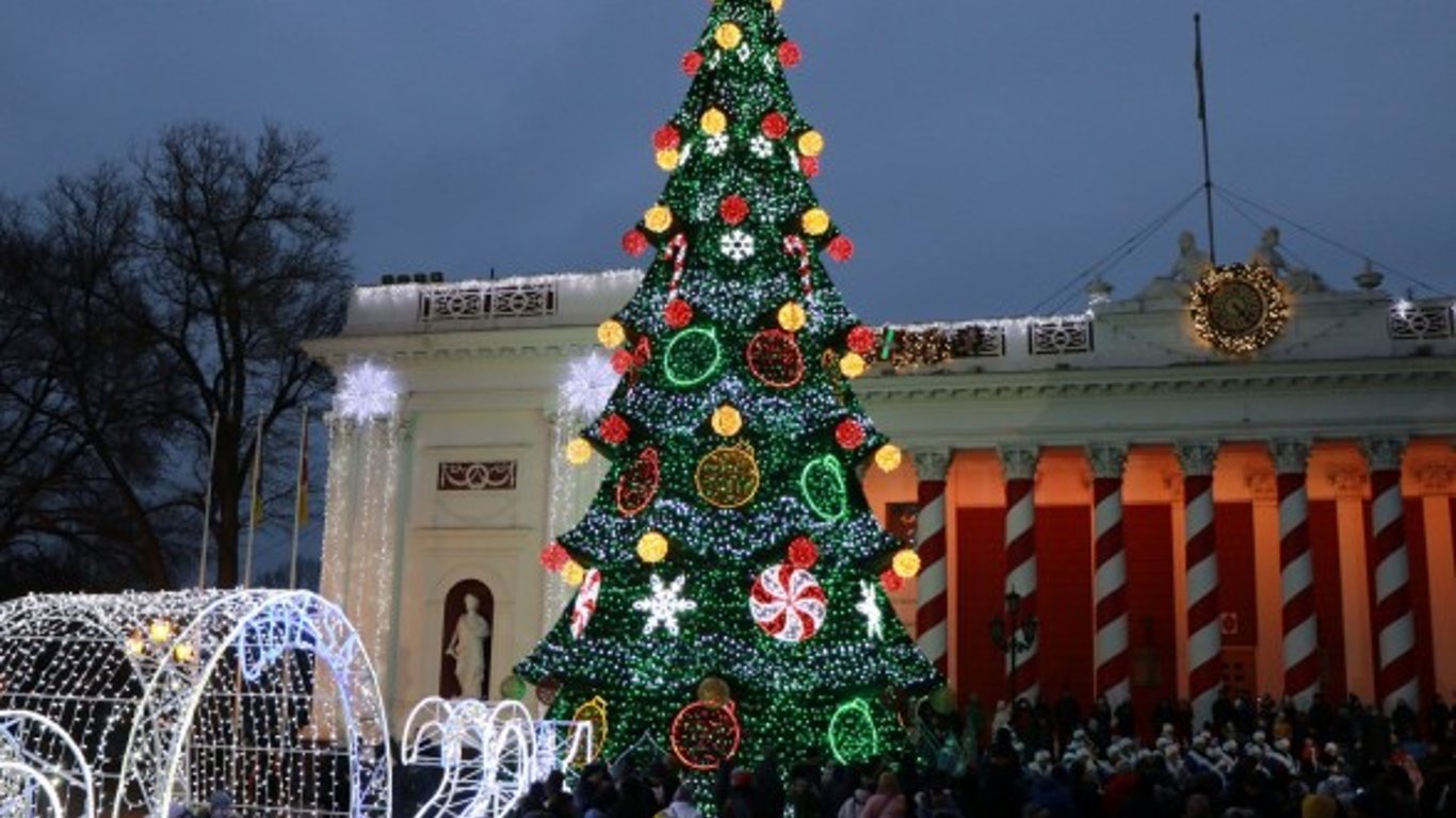 В Одессе устанавливают сцену для новогодних празднований