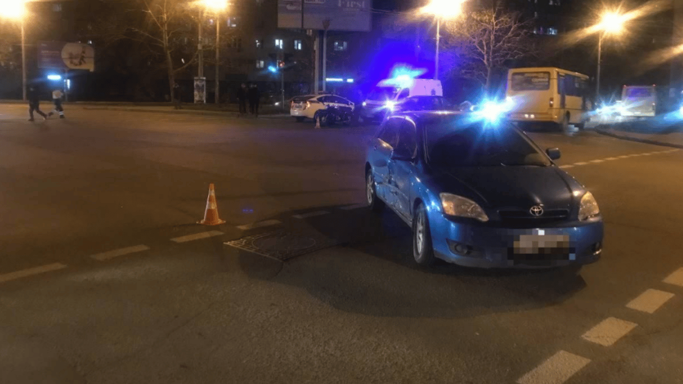 В Одессе в сторону авто влетел мотоцикл – пострадавший в больнице