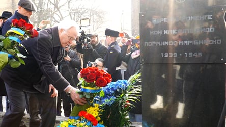 В Одессе возложили цветы к памятнику жертвам Холокоста. Фото - 285x160