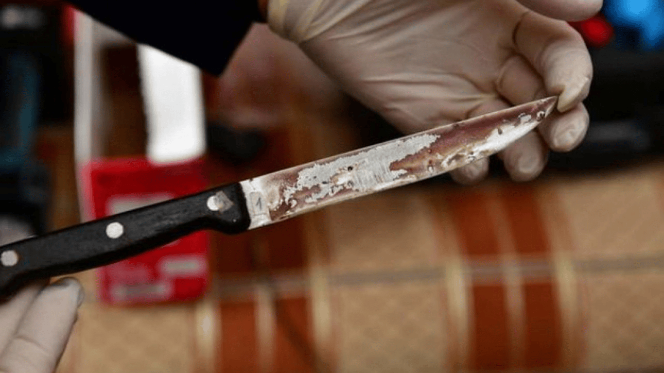 В одесском хостеле житель Днепропетровской области ударил земляка ножом