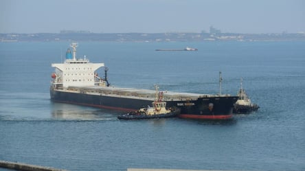 В Одеському порту на судні виявили спалах COVID-19: що відомо - 285x160