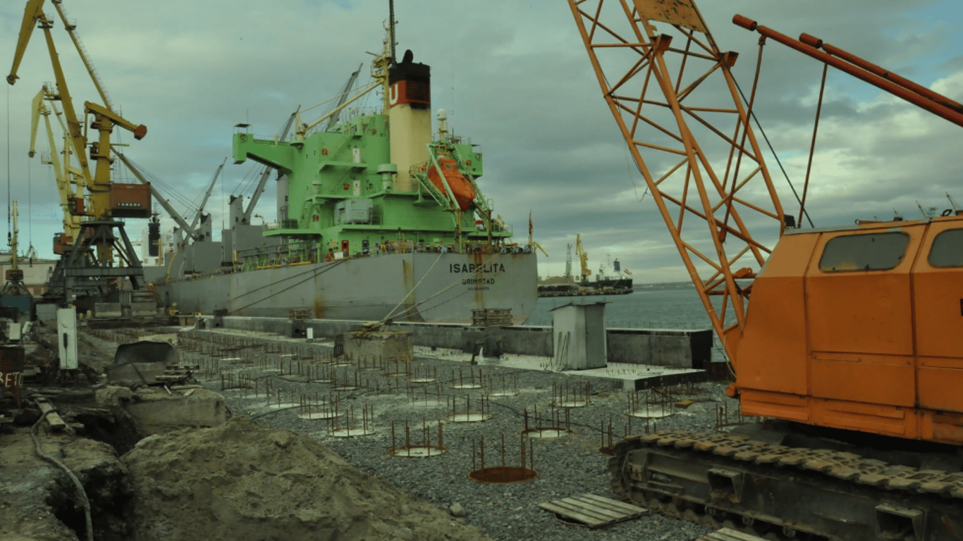 В Одеському порту завершили на 69% робіт на причалі - фото
