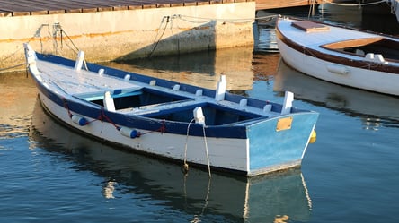 На Одещині виявили човни з однаковими номерами та браконьєрськими сітками. Фото - 285x160