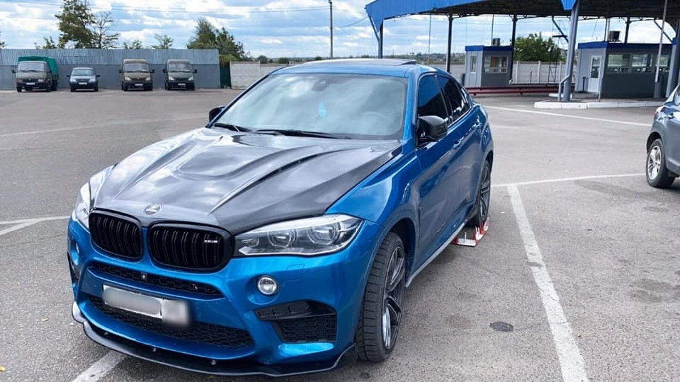 В Одесской области обнаружили похищенную BMW, которую разыскивал Интерпол