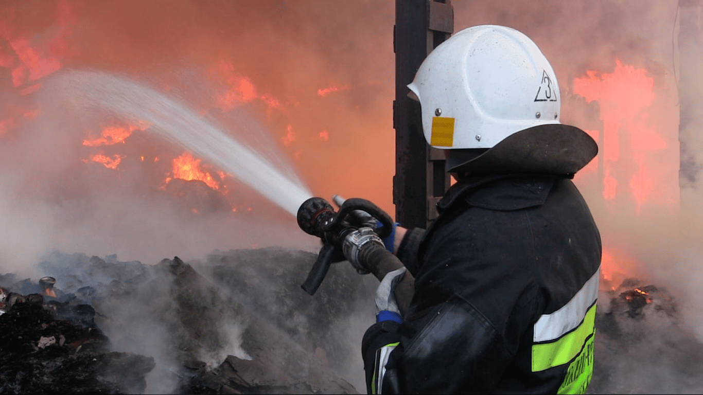 В Одеській області пожежа знищила дах будинку і майно жильців