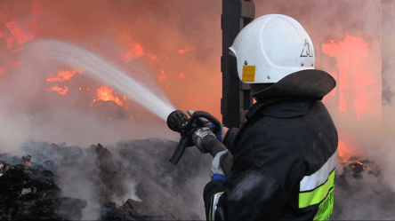 В Одесской области пожар уничтожил крышу дома и имущество жильцов. Фото - 285x160