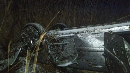 Машина вилетіла в кювет: в Одеській області в ДТП загинула жінка - 285x160