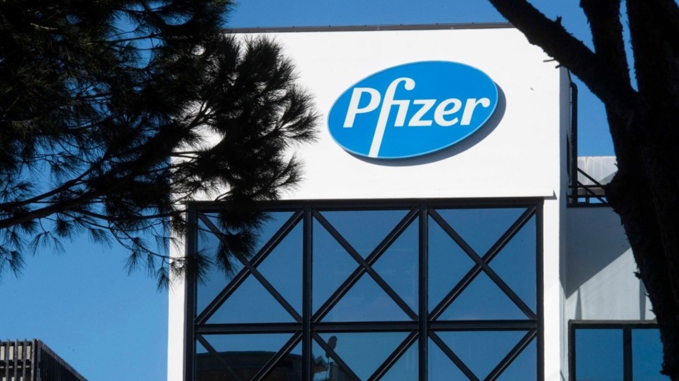 У Pfizer заявили, що вже цієї зими доведеться щепитись від COVID-19 до чотирьох разів