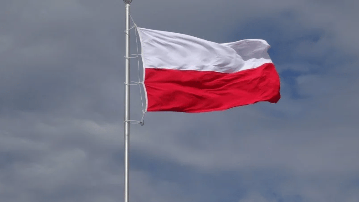 У Польщі невідомі напали на українця