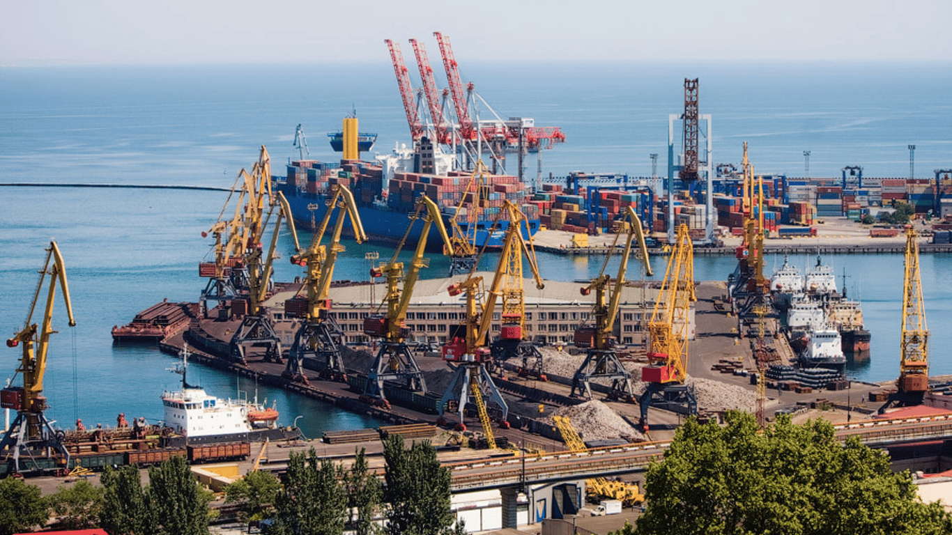 В порту Одессы растратили 1,8 миллиона гривен - подозрение уже вручили