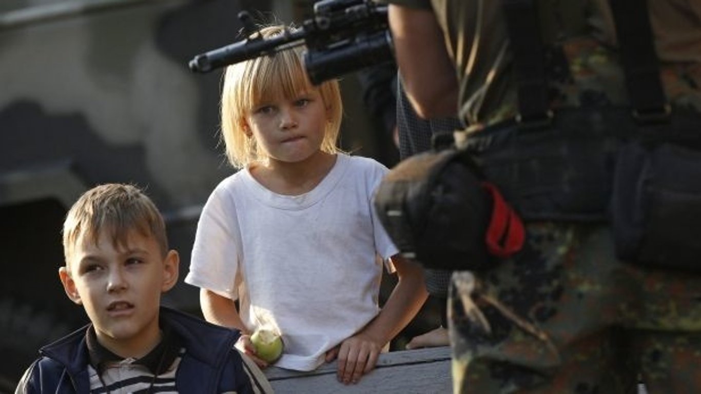 В России на 9 мая дети расстреляли чучело "последнего фашиста"
