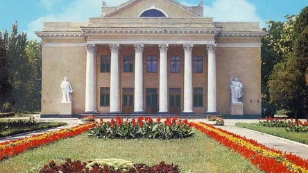 В сети появились фото скульптур Одесского селекционно-генетического института - 285x160
