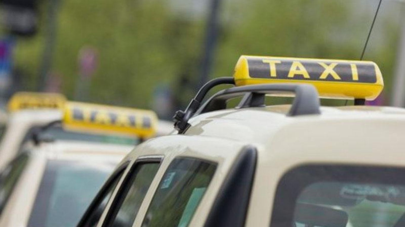 В столице резко выросли цены на такси