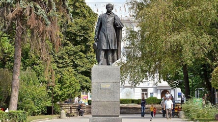 В Тернополі демонтували пам'ятник Олександру Пушкіну: яка причина - 285x160
