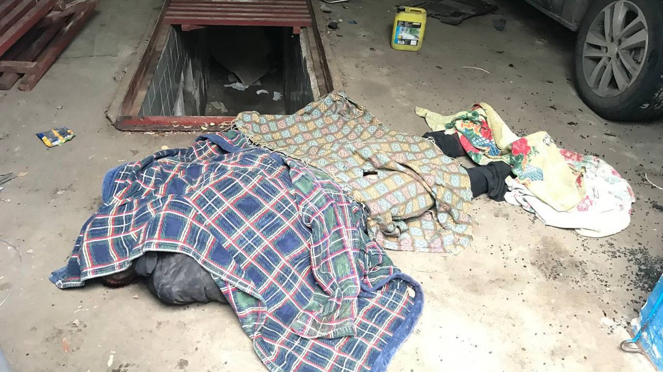 В Тростянке полиция нашла в гараже замученного мужчину