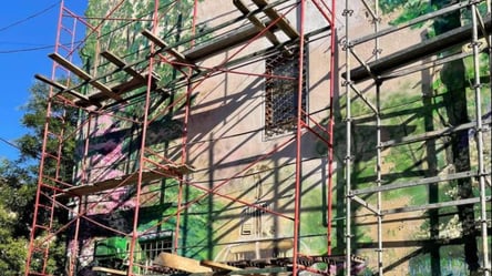 В центре Одессы собираются уничтожить стенопись и сквер, который создали за средства горожан. Фото - 285x160