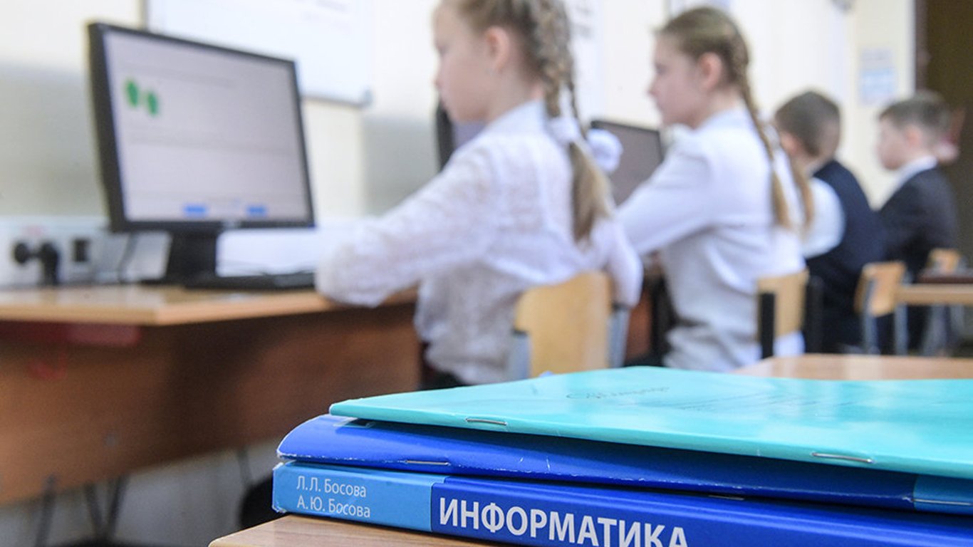 В українських школах з'явиться оновлена програма з інформатики