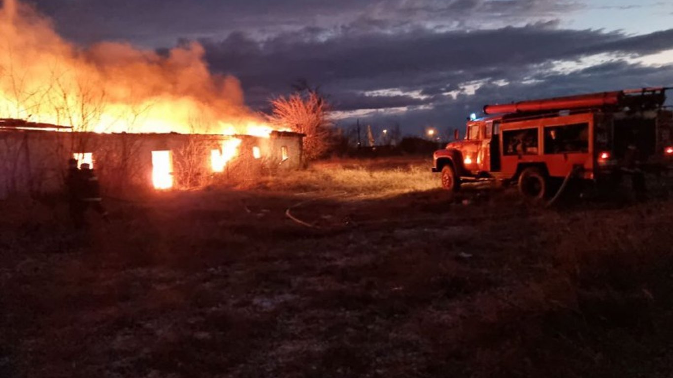 В Одеській області згорів покинутий склад