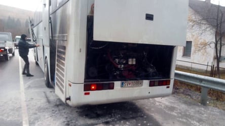 На Закарпатье во время движения загорелся автобус с туристами - 285x160