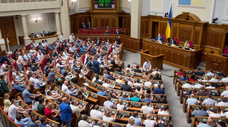 Украинцев хотят лишить гражданства за получение российского паспорта: в Раду внесли законопроект - 285x160