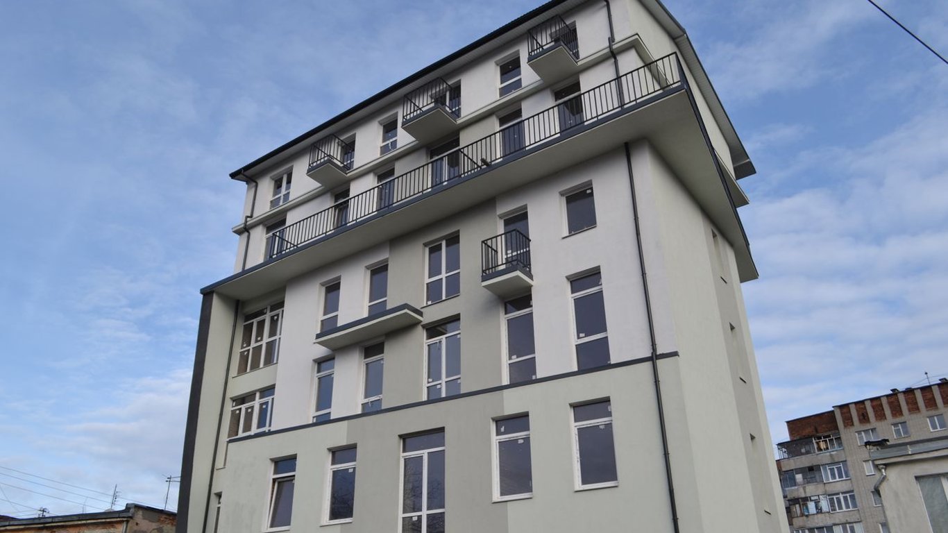 Во Львове снесут незаконную многоэтажку на улице Варшавской - квартиры в ней уже проданы
