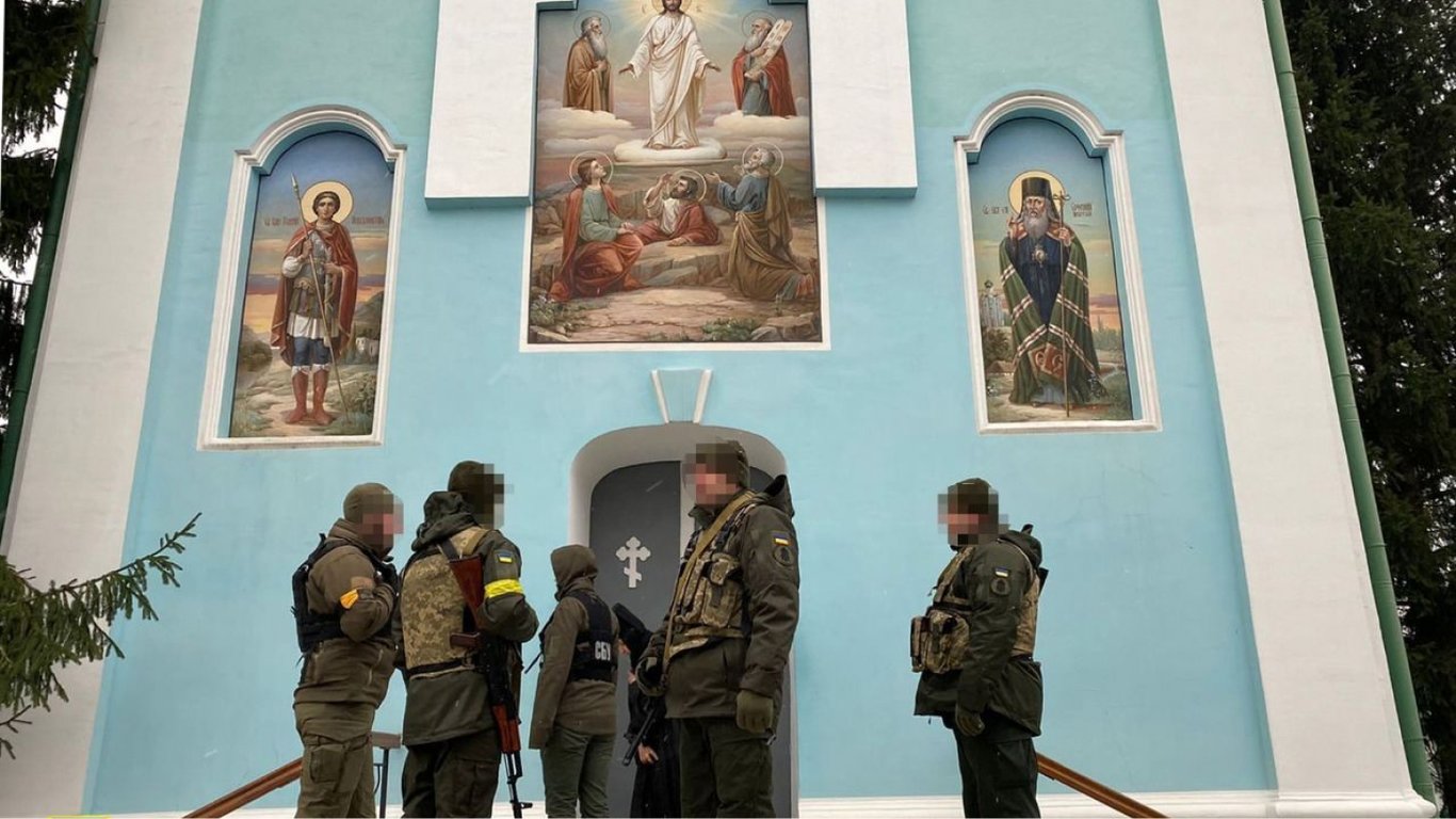 У церквах УПЦ МП знайшли крадене, кримінальників та російську агітацію