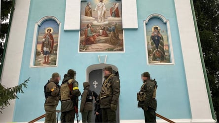 Во время обысков в церквях УПЦ МП были найдены флаг "Новороссии" и украденные в Херсоне иконы - 285x160