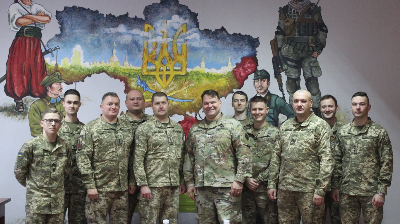 Военные из США посетили воздушный полк на Харьковщине